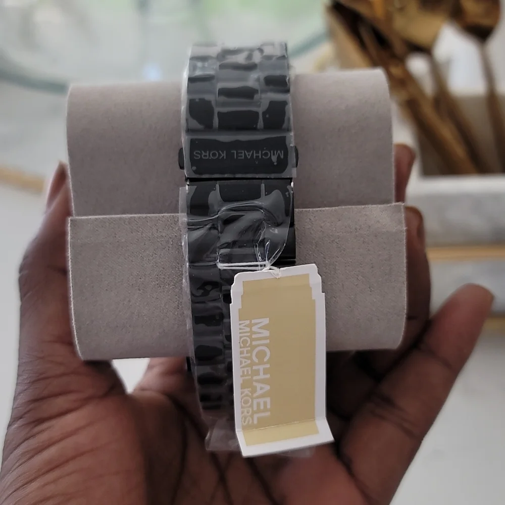 Micheal Kors MK8157 Watch - Picture 5 of 6